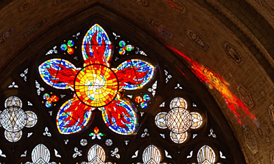 Central sun stained glass window above the chancel in Rockefeller Memorial Chapel (Photo taken by Dean Maurice Charles).
