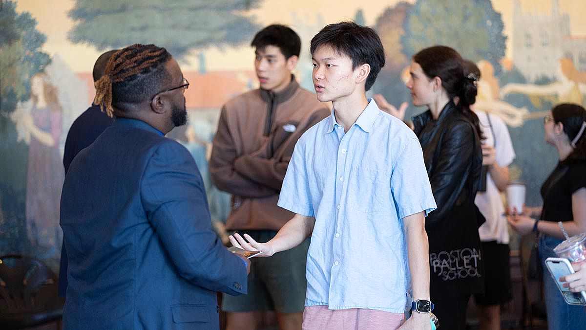 Incoming College students connect with Chicago civic leaders